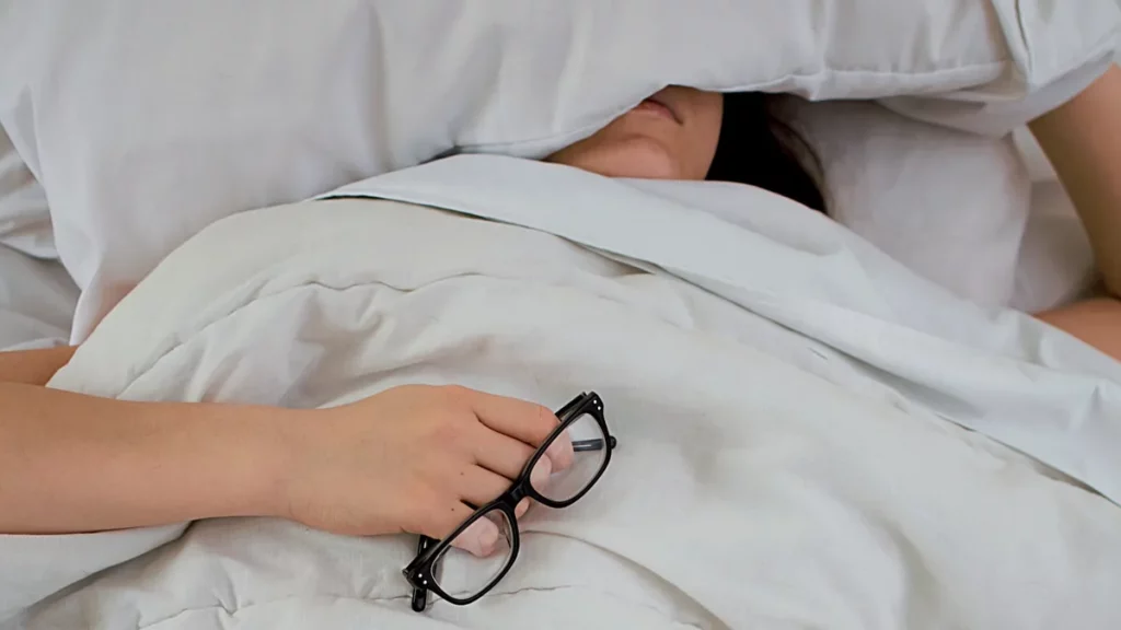 6 Hormonal Causes of Night Sweats 6 Thyroid Issues is one of the many hormonal causes of night sweats.